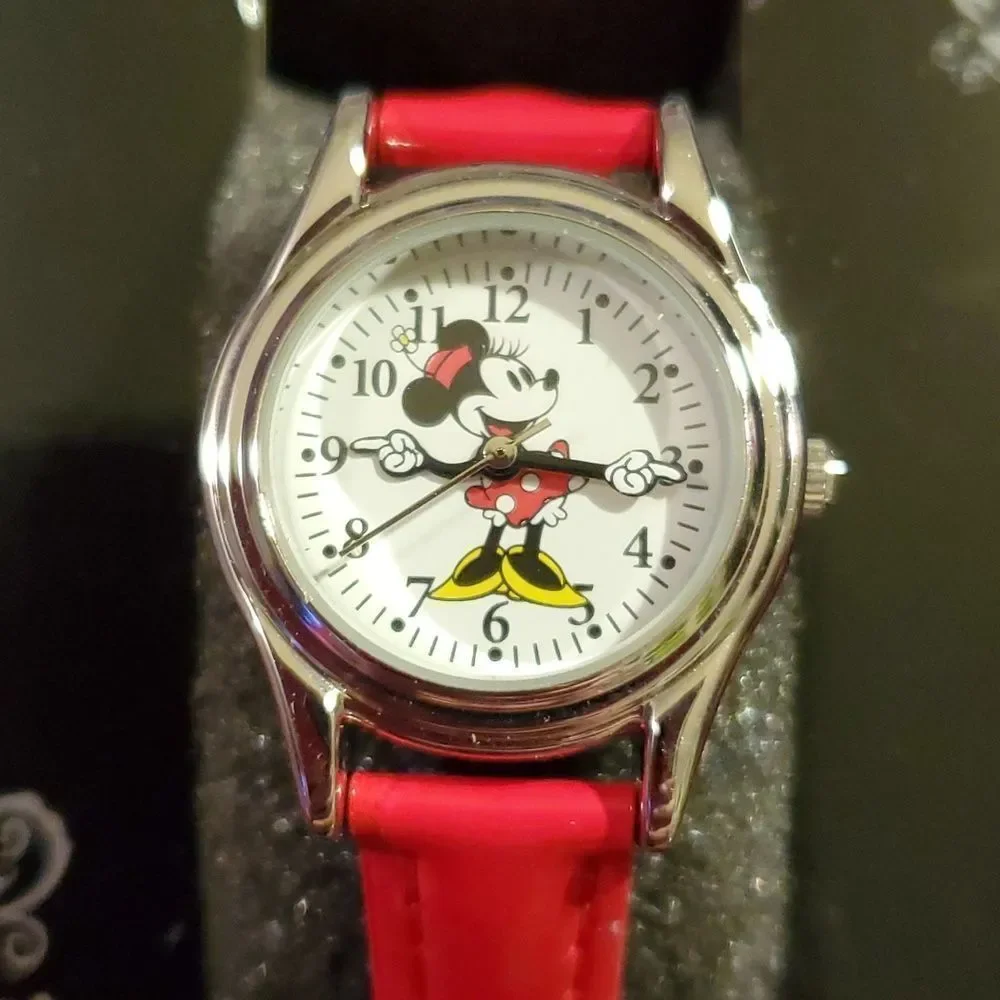 NEW IN BOX Disney Minnie Mouse Watch Red Patent Wristband‎ Silver Case